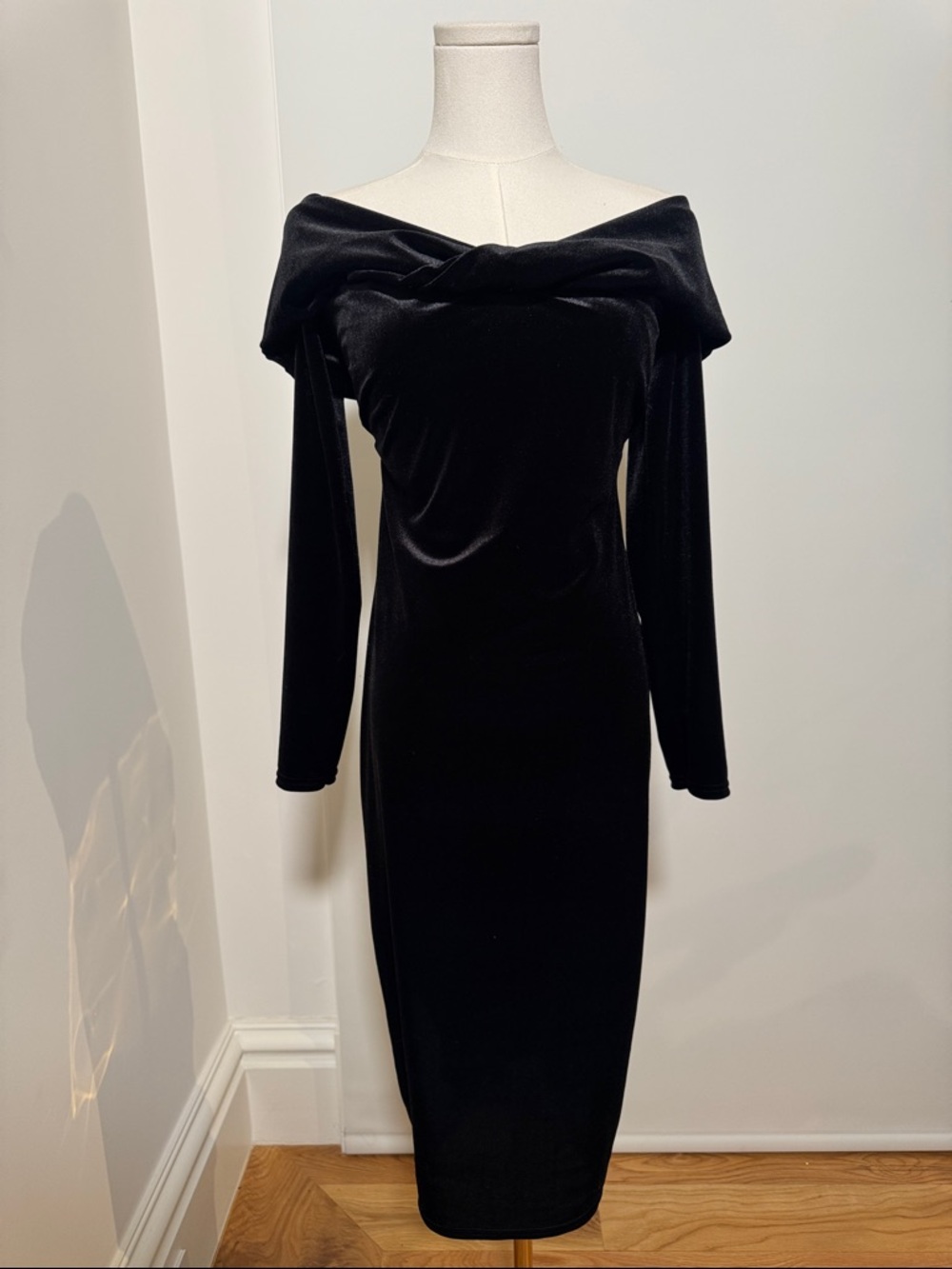 Club L London Black One-Shoulder Velvet Midi Dress